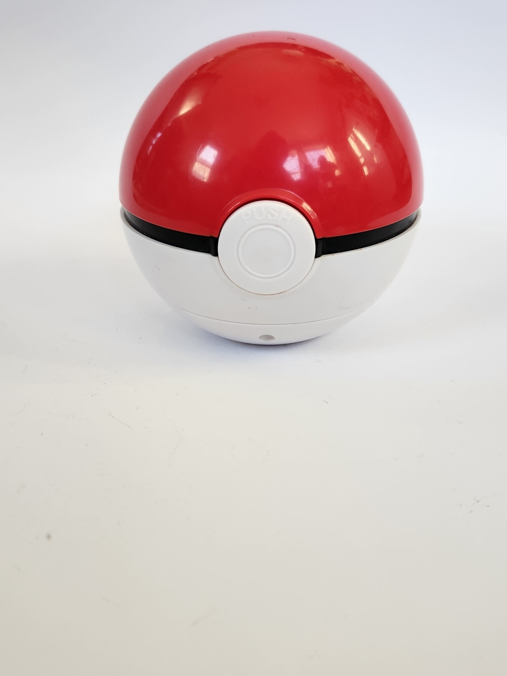 Vintage Tiger Electronics 1999 Pokemon Poke Ball Handheld LCD Game Tested Works - Picture 2 of 14